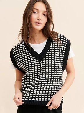 BRAND NEW Anthropologie Find Me Now Black & White Knit V-Neck Sweater Vest XS